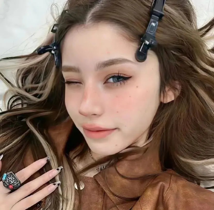 面纱下的足球杯